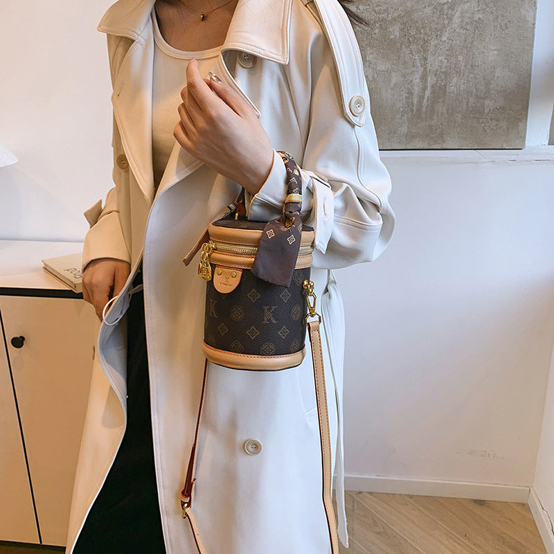 Light Luxury Portable Fortune Bucket Handbag Women's 2024 New High-end Winter Niche Design Crossbody Bag Trendy